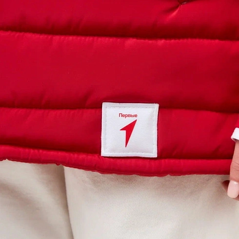 Жилетка на синтепоне со стежкой красная