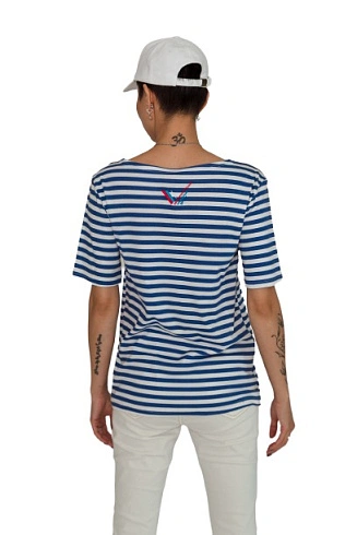 Футболка с вышивкой